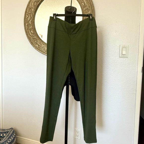 Soho Apparel Forest Green Straight Leg Pants - Size L - Picture 1 of 3